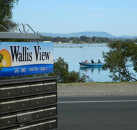 26 Wallis View - Opposite the Lake - 3 Bedroom Apartment - Sleeps 8 - VIC Tourism