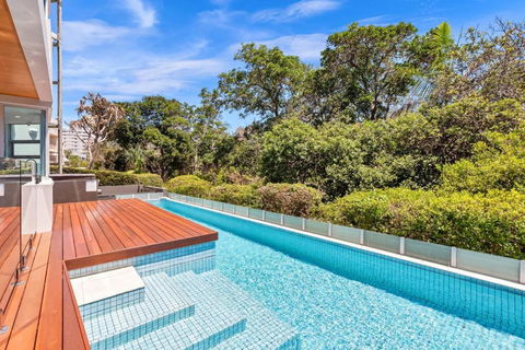 BEACH01- Mooloolaba Beachfront Apartment With Private Pool - VIC Tourism 2