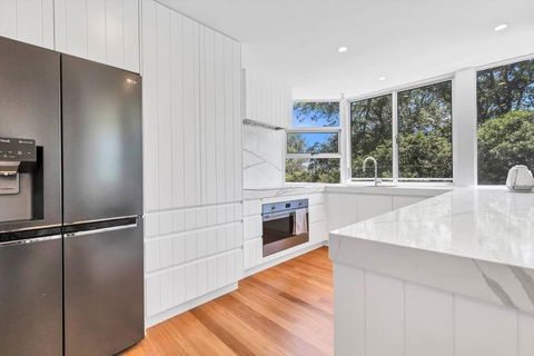 BEACH01- Mooloolaba Beachfront Apartment With Private Pool - VIC Tourism 3