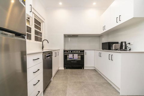 Beautifully Renovated Inner North Residence - VIC Tourism 1