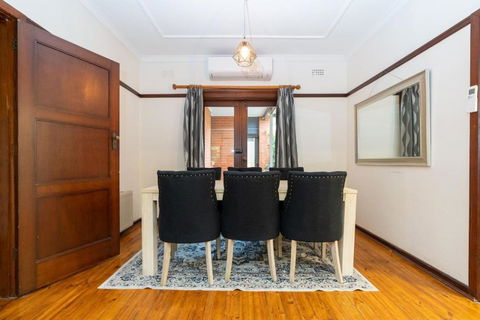 Beautifully Renovated Inner North Residence - VIC Tourism 3