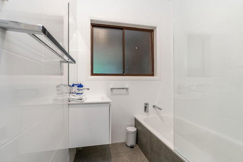 Beautifully Renovated Inner North Residence - VIC Tourism 4