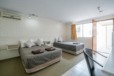 Capella Hotel Motel - VIC Tourism 4