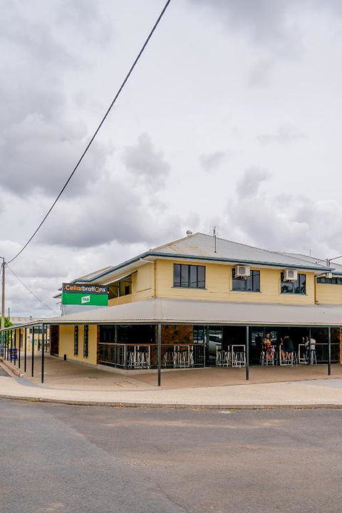 Capella Hotel Motel - VIC Tourism 0