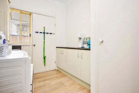 Contemporary Family Oasis In The Heart Of Newport - VIC Tourism 2