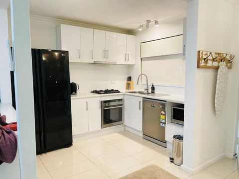 D101 Charming Apartment- Free Parking - VIC Tourism 1