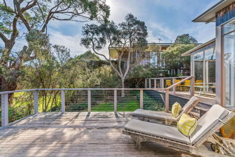 Daisys Coastal Hideaway - VIC Tourism 1