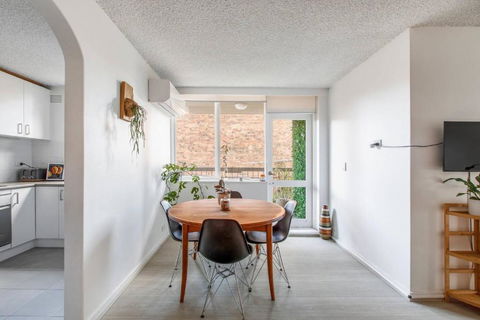 Dalgety Downtown - A Sunny St Kilda Beach Hideaway - VIC Tourism 1