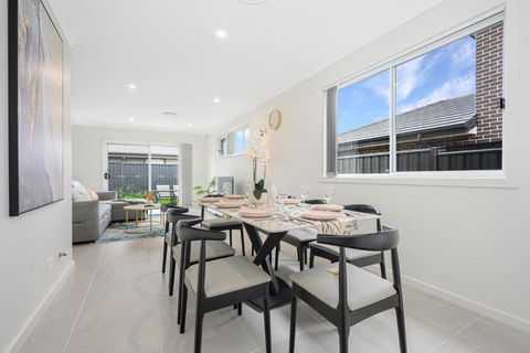 Denham Court 4Br With Central AC & WiFi Near Coles - VIC Tourism 0