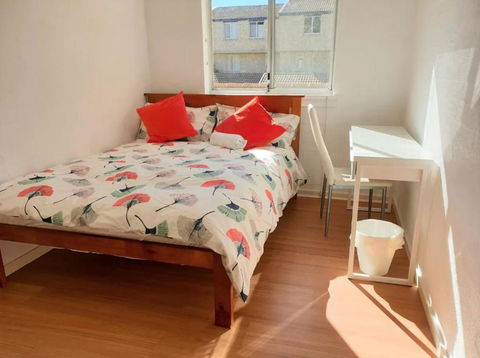Dana-Private Room In A 3-Bedroom Apartment-3 - VIC Tourism 0