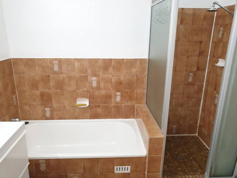 Dana-Private Room In A 3-Bedroom Apartment-3 - VIC Tourism 4