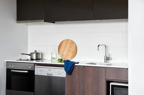 Dandenong Central Apartments Official - VIC Tourism 4