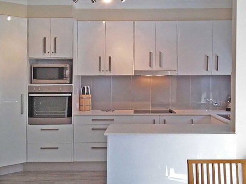 3 'Adriana' 83 Ronald Avenue - Unit With A Backyard - VIC Tourism 1