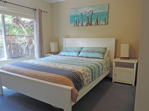 3 'Adriana' 83 Ronald Avenue - Unit With A Backyard - VIC Tourism 3