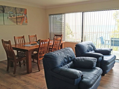 3 'Paradiso', 4 Laman Street - Aircon, Pool, Heart Of Town, Water Views - VIC Tourism 3