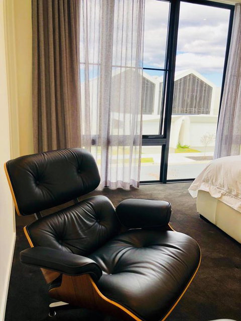 3 Bedroom Executive Luxury Beachside Townhouse - VIC Tourism 3