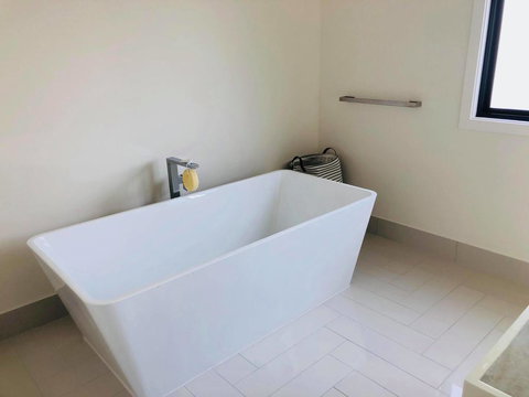 3 Bedroom Executive Luxury Beachside Townhouse - VIC Tourism 2