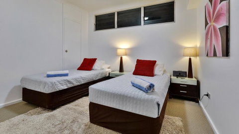 3 Bedroom Poinciana Lodge - VIC Tourism 1