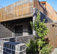 3-Bed House With Rooftop and Parking Near Yarra Park - VIC Tourism