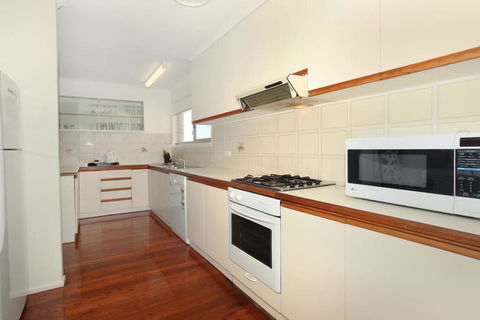 32 Barra Crescent, Coolum Beach. Bond 500, FOXTEL, WIFI, Linen Supplied - VIC Tourism 3