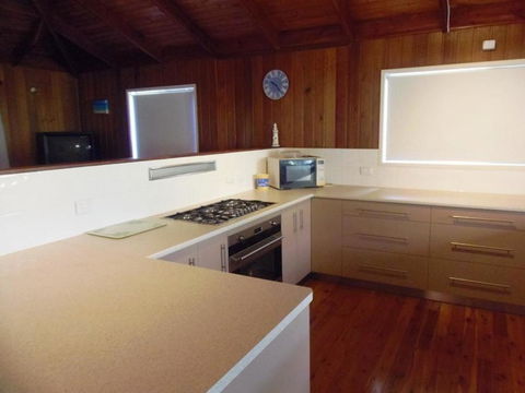33 Cooloola Drive - Rainbow Beach, Walk To The Beach, Pet Friendly - VIC Tourism 1