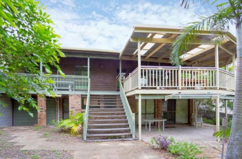 33 Cooloola Drive - Rainbow Beach, Walk To The Beach, Pet Friendly - VIC Tourism 0