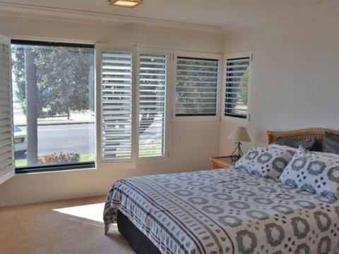 4 'Florentine' 11 Columbia Close - Spectacular Views And Air Conditioning - VIC Tourism 3