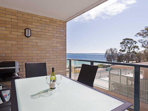 4 'Shoreline' 7 Victoria Parade - Views Over Fly Point And Marina - VIC Tourism 0