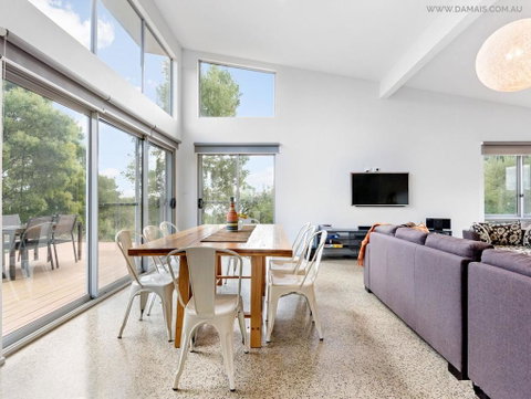 4 King Or 8 Single Beds WiFi, Netflix, Pet Friendly - VIC Tourism 3