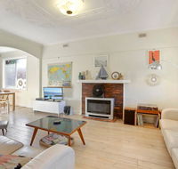 4 MONTROSE AVE - retro home in the heart of town - VIC Tourism