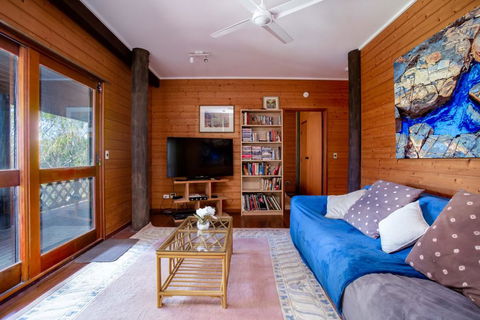 41 Carlo Circle - Rainbow Beach, Huge Beach House With Room For Everyone - VIC Tourism 2
