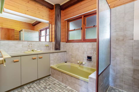 41 Carlo Circle - Rainbow Beach, Huge Beach House With Room For Everyone - VIC Tourism 1