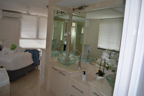 5,  Apartment On The Esplanade - VIC Tourism 3