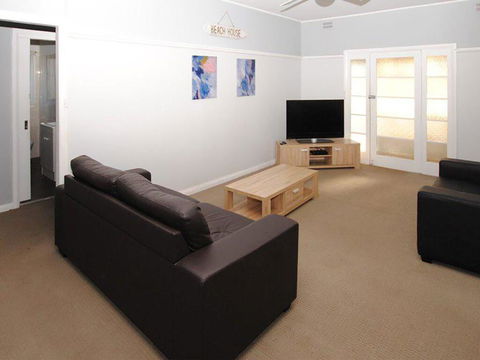 59 Wharf Street Opposite Bowling Club - VIC Tourism 2