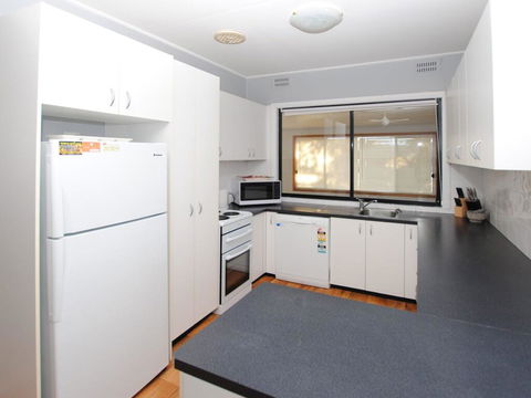 59 Wharf Street Opposite Bowling Club - VIC Tourism 1