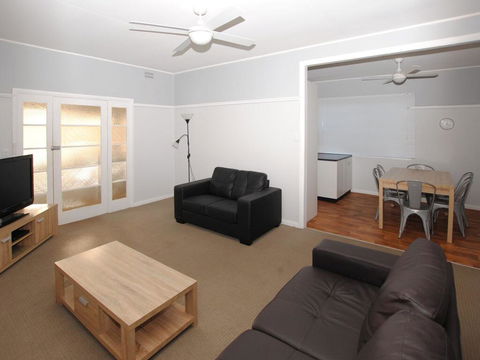 59 Wharf Street Opposite Bowling Club - VIC Tourism 3