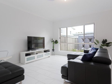 5B BENT STREET - LARGE HOUSE WITH DUCTED AIR CON, WIFI & FOXTEL - VIC Tourism 1