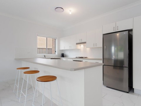 5B BENT STREET - LARGE HOUSE WITH DUCTED AIR CON, WIFI & FOXTEL - VIC Tourism 2