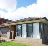 5Bed 2Bath Family House in Werribee - VIC Tourism