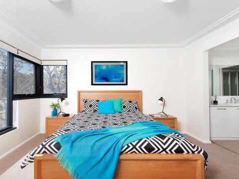 6 'FLORENTINE', 11 COLUMBIA CLOSE - STUNNING UNIT WITH SENSATIONAL VIEWS - VIC Tourism 3