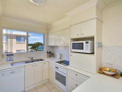 6 'SHOAL TOWERS', 11 SHOAL BAY RD - STUNNING WATER VIEWS & PERFECT LOCATION - VIC Tourism 2