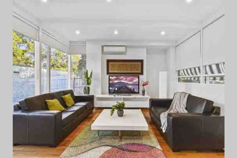 6 Bedroom Beautiful And Comfy Family House - VIC Tourism 0