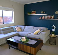 6 Bedrooms Contemporary Big House at Pakenhem - VIC Tourism