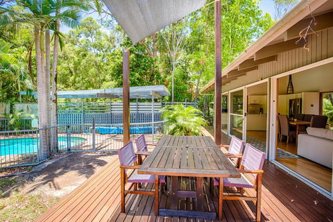 8 Satinwood Drive - Rainbow Shores, Architecturally Designed, Pool, Walk To Beach - VIC Tourism 2