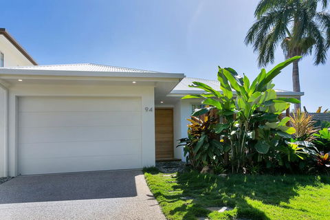 94 Northhouse - Beachside Luxury In Palm Cove - VIC Tourism 1