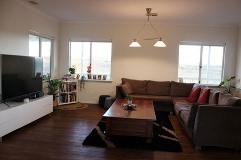 A Better Life Animal Sanctuary FarmStay - Private Two-Bedrooms, Lounge Room & Bathroom & Toilet, Shared Kitchen - VIC Tourism 3
