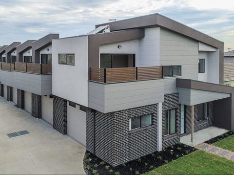 A Brand New Private Townhouse - VIC Tourism 0
