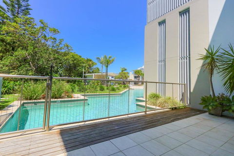 A Deluxe Swim Up - Drift Apartments South - VIC Tourism 1