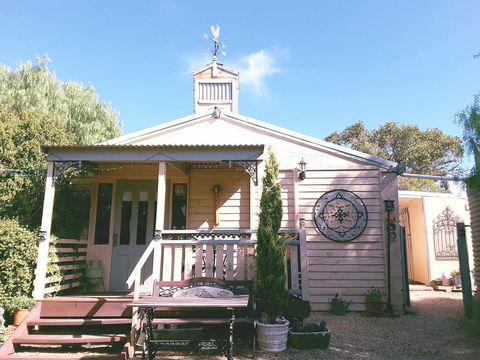 A La Folly - VIC Tourism 2