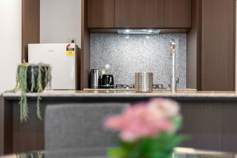 A Modern Apt, 5-min Walk To Queen Victoria Market - VIC Tourism 3